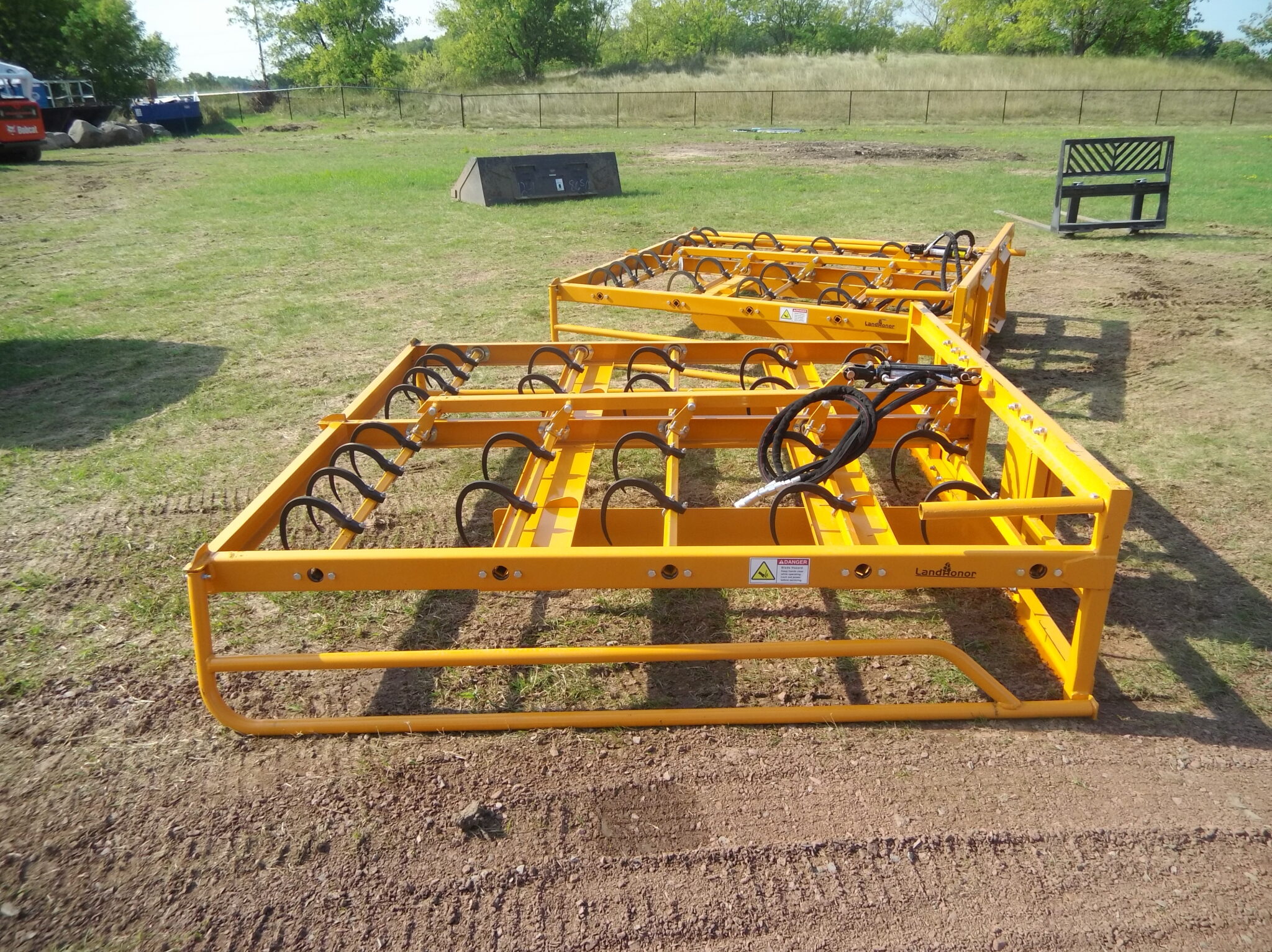 NEW Skid Steer Hay Accumulator Grapple Hydraulic 8 18 Bales Rigs4Less   Landhonor Hay Accumulator Side 2048x1532 